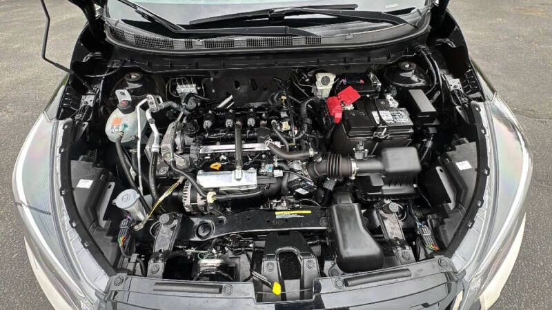 2022 Nissan Kicks SR