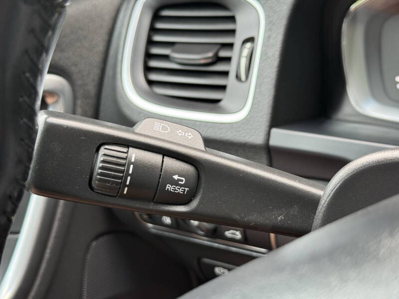 2015 Volvo V60 Cross Country T5