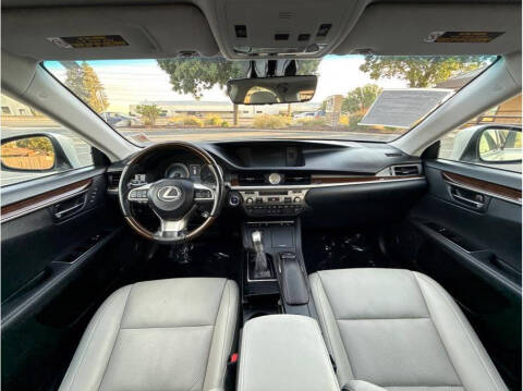 2016 Lexus ES 300h