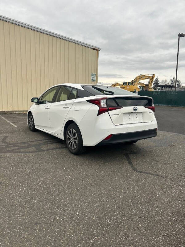 2022 Toyota Prius LE