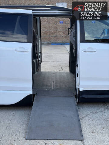 2017 Toyota Sienna LE Mobility 7-Passenger