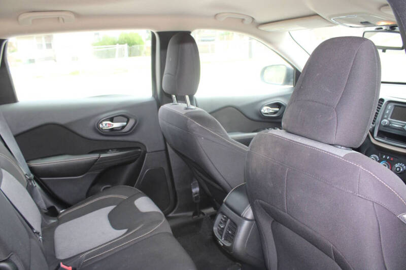 2014 Jeep Cherokee Sport