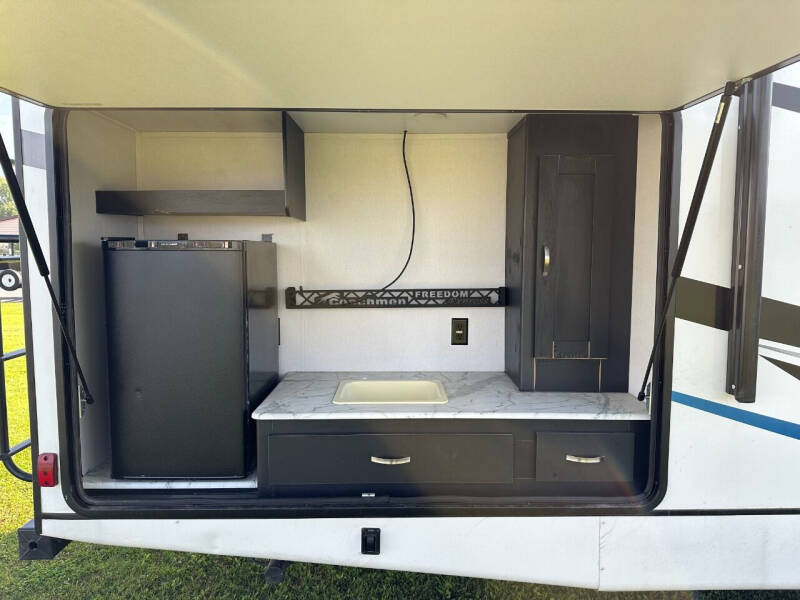 2022 Coachmen RV Freedom Express