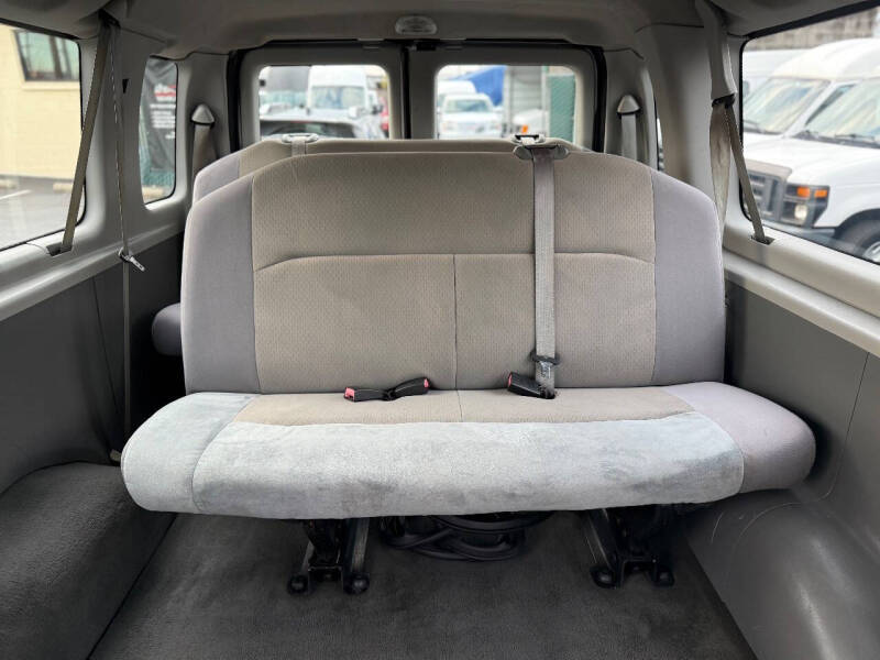 2011 Ford E-Series E-350 SD XLT