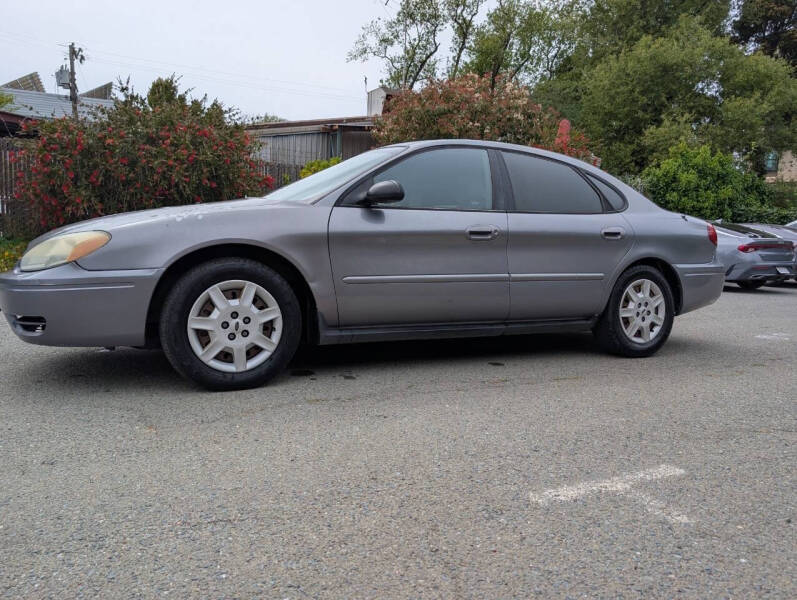 2006 Ford Taurus SE