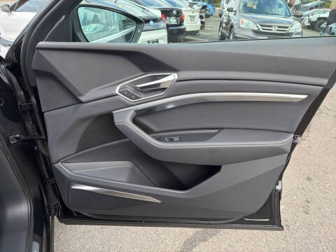 2019 Audi e-tron quattro Premium Plus