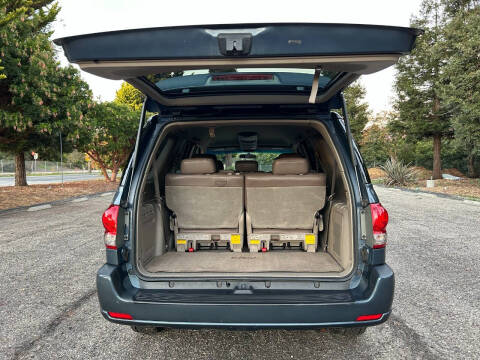 2005 Toyota Sequoia SR5