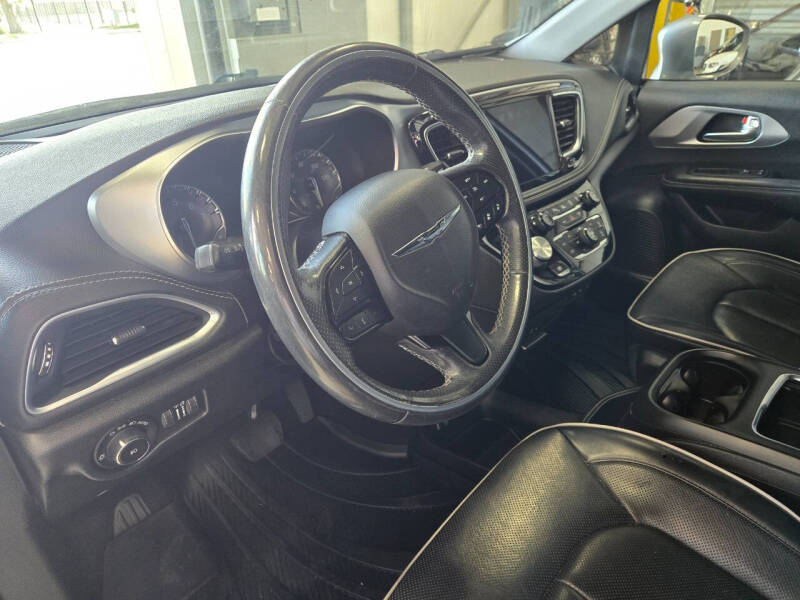 2020 Chrysler Pacifica Limited Red S