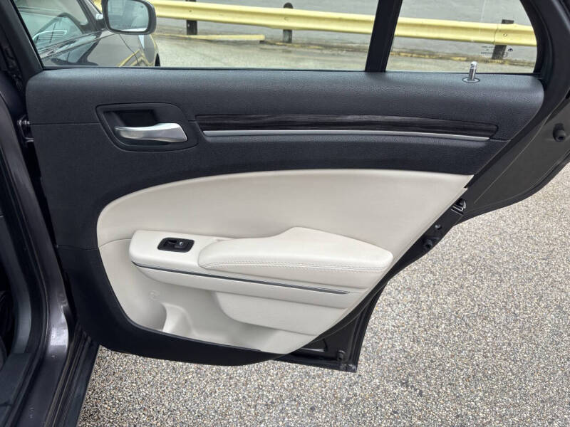 2015 Chrysler 300 Limited