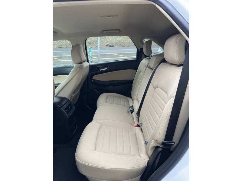 2022 Ford Edge SE