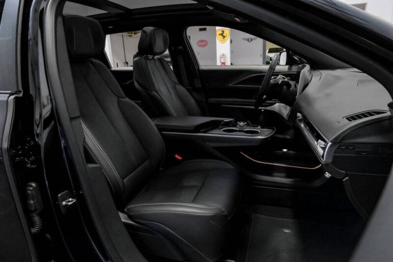 2024 Cadillac LYRIQ Luxury 2