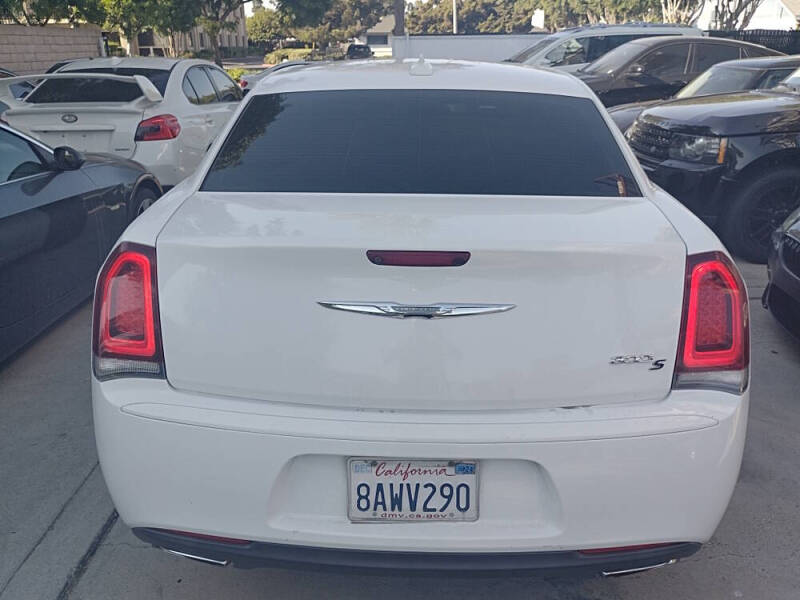 2018 Chrysler 300 S