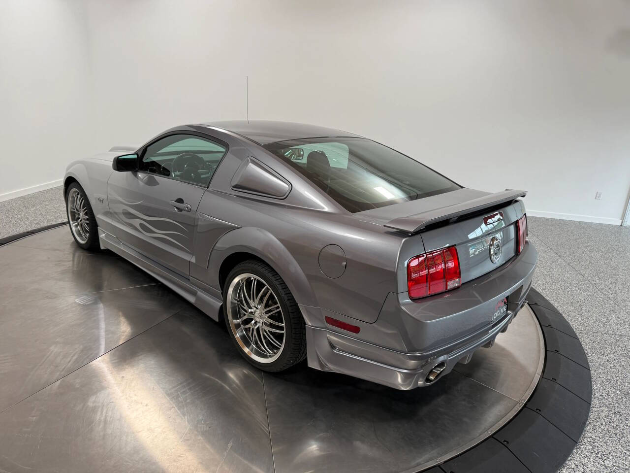 2007 Ford Mustang 13