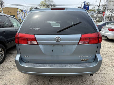 2005 Toyota Sienna LE 7 Passenger