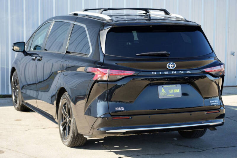 2022 Toyota Sienna Limited 7-Passenger