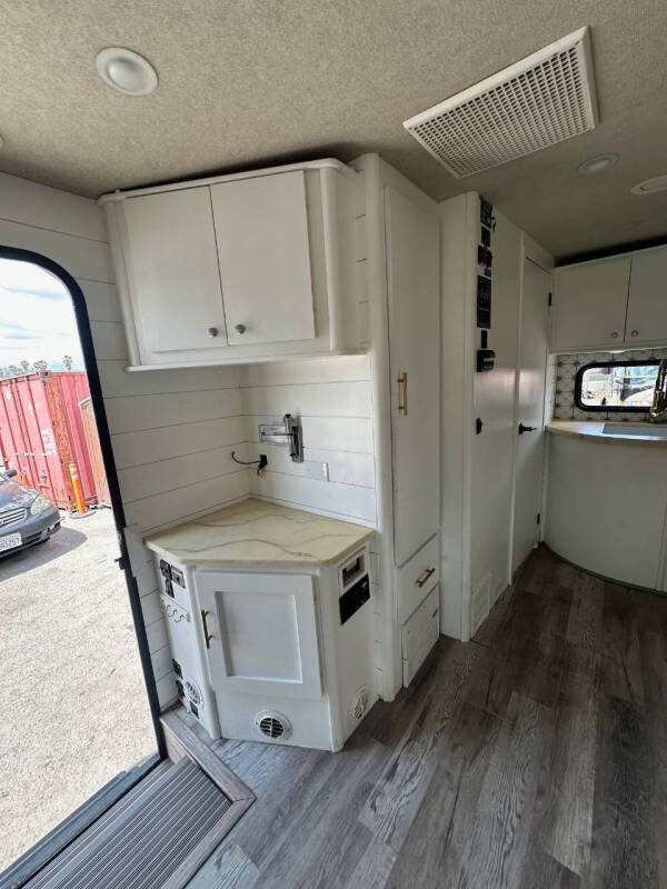 2010 Itasca NAVION 24A