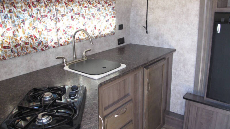 2018 Winnebago 1790 W/Slideout