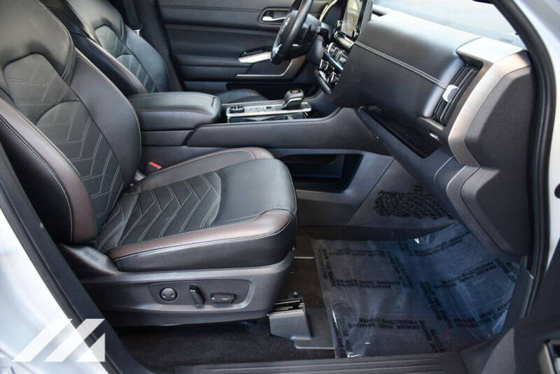 2023 Nissan Pathfinder Platinum