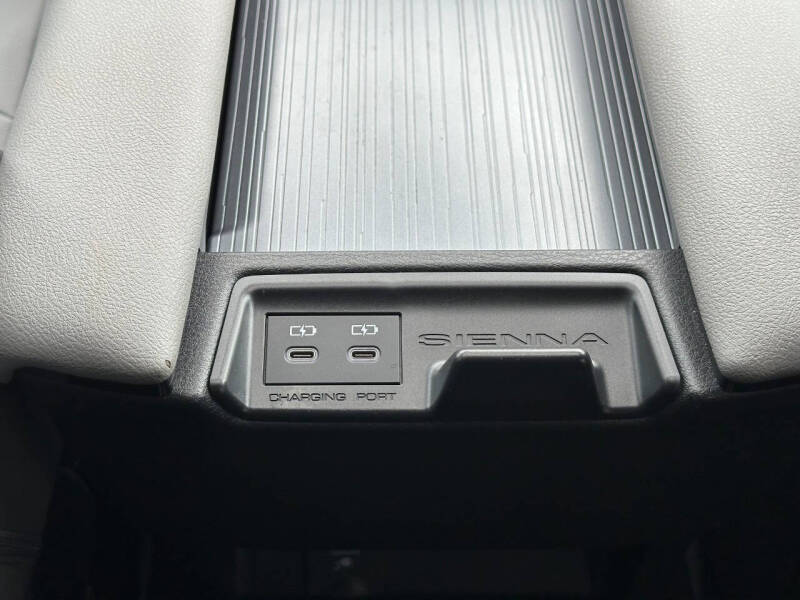 2025 Toyota Sienna XLE 7-Passenger