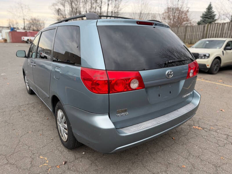 2008 Toyota Sienna LE 7-Passenger