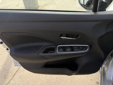 2025 Nissan Versa SR