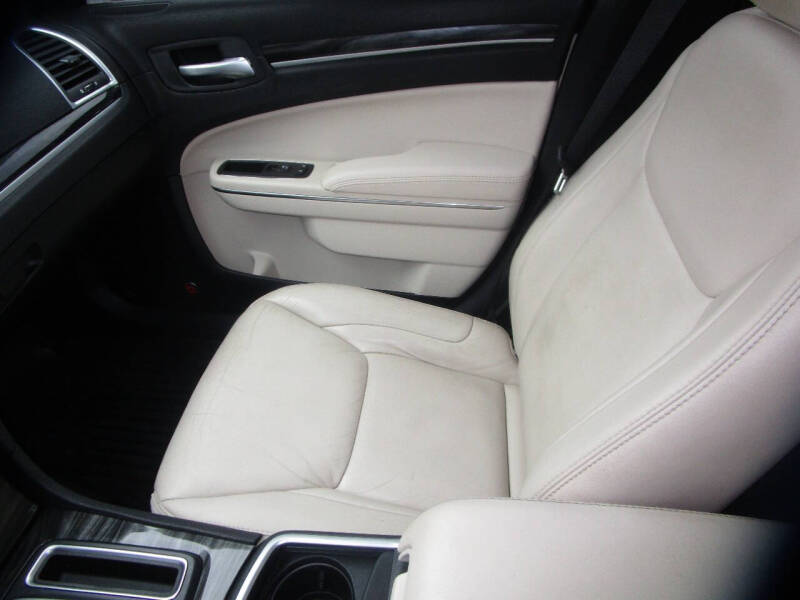 2017 Chrysler 300 Limited