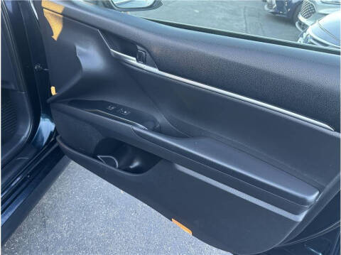 2018 Toyota Camry Hybrid LE