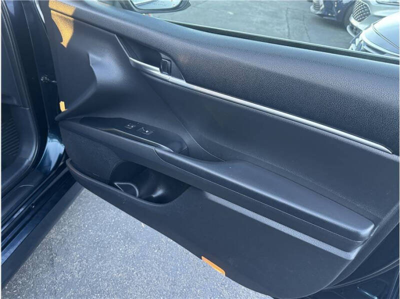 2018 Toyota Camry Hybrid LE