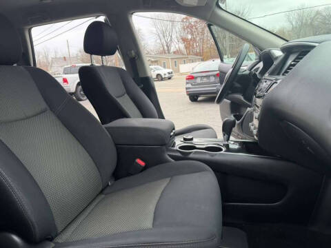 2017 Nissan Pathfinder SV