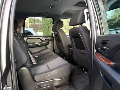 2011 GMC Yukon XL SLE