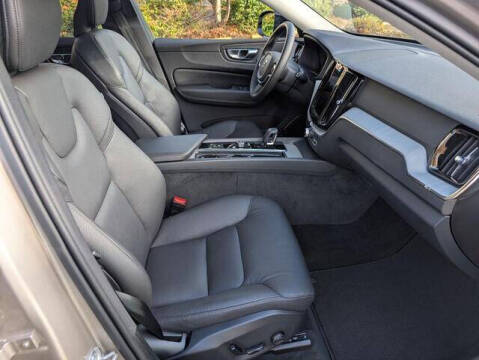 2025 Volvo XC60 B5 Plus Dark Theme