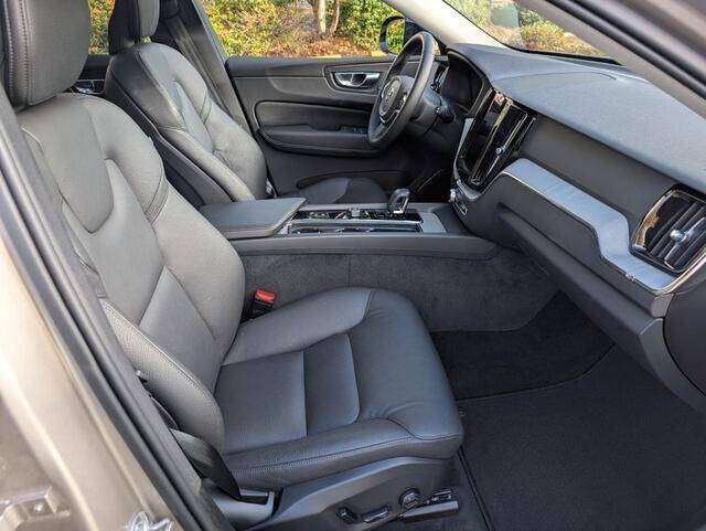 2025 Volvo XC60 B5 Plus Dark Theme