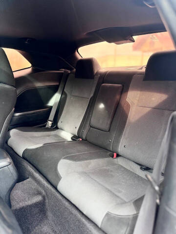 2016 Dodge Challenger SXT Plus