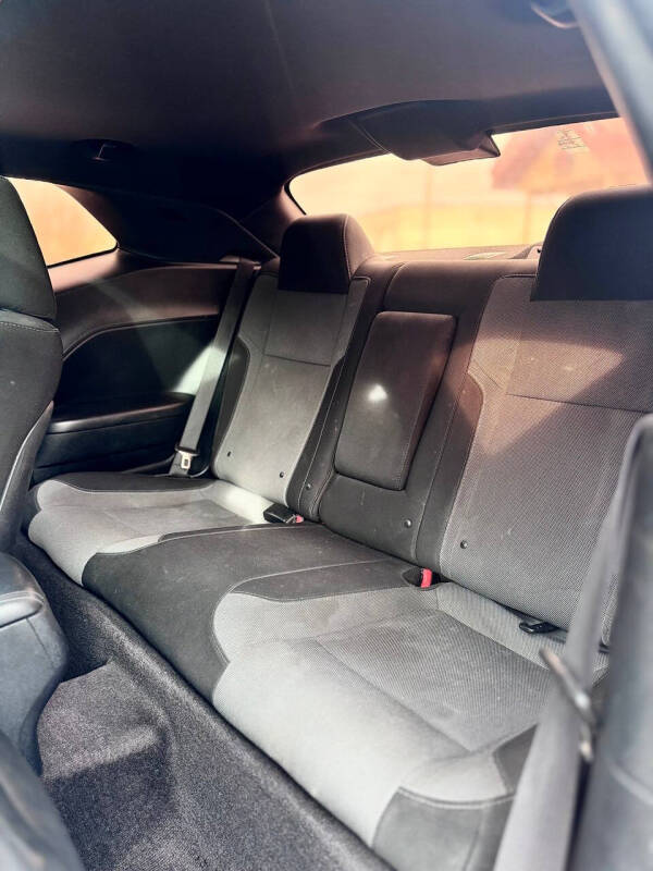 2016 Dodge Challenger SXT Plus