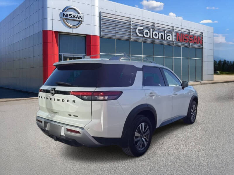 2022 Nissan Pathfinder SL