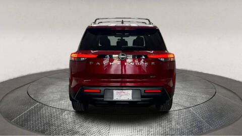 2022 Nissan Pathfinder SV