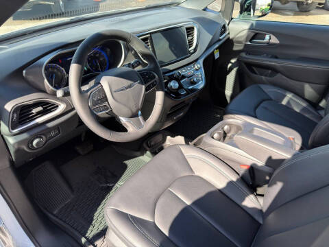 2026 Chrysler Voyager LX