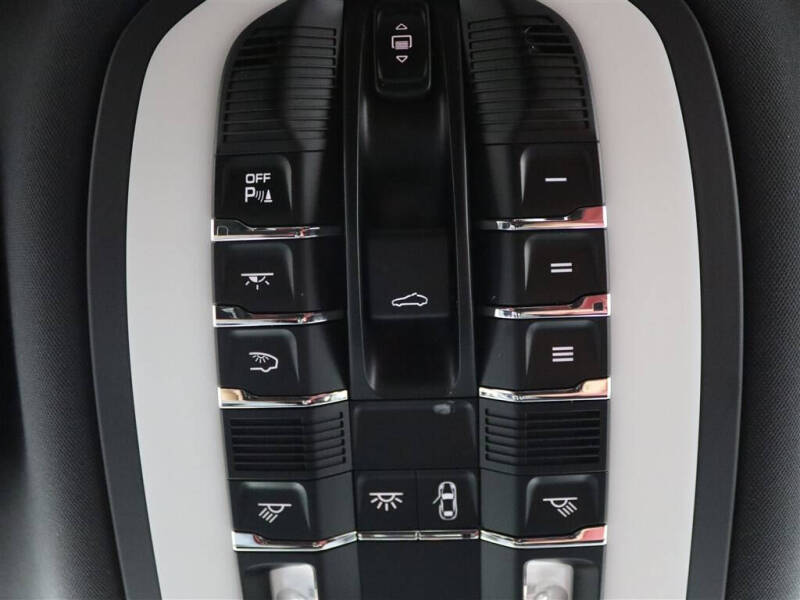 2020 Porsche Macan S