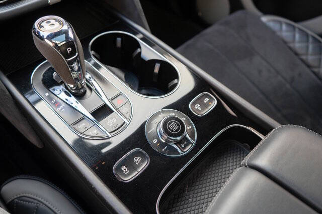 2020 Bentley Bentayga 23