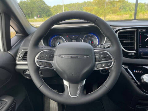 2027 Chrysler Pacifica LX
