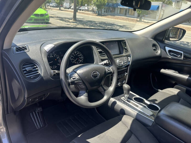 2020 Nissan Pathfinder S
