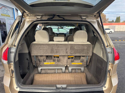 2011 Toyota Sienna LE 8-Passenger