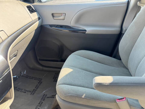 2014 Toyota Sienna L 7-Passenger