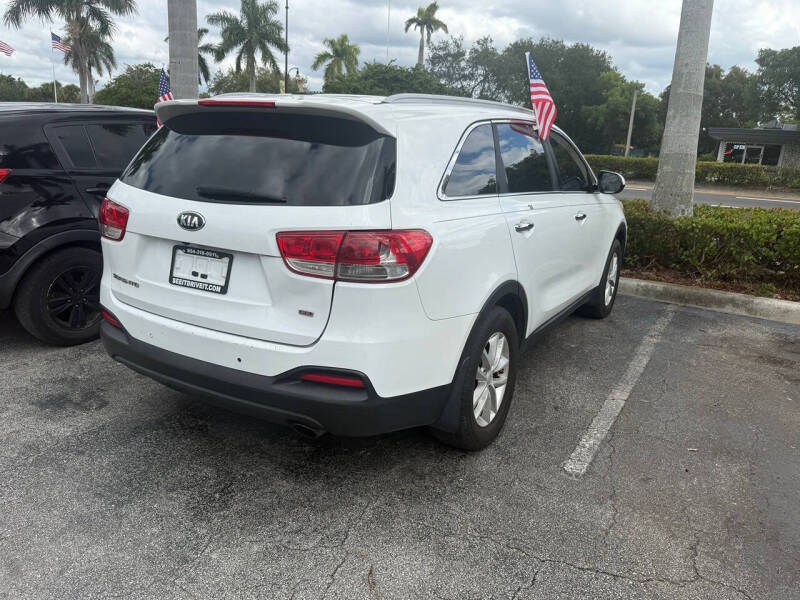 2017 Kia Sorento LX