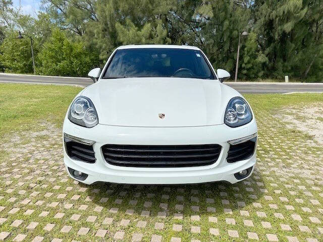 2017 Porsche Cayenne Platinum Edition photo 2