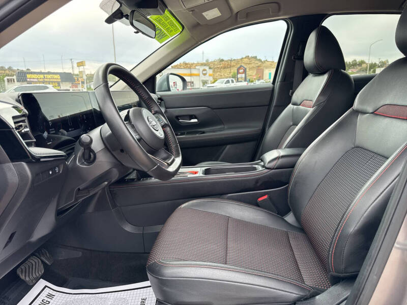 2025 Nissan Kicks SR