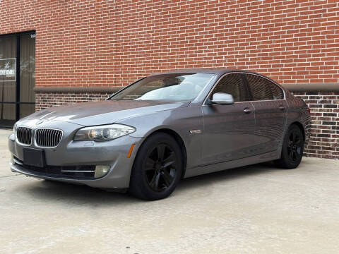 2011 BMW 5 Series 528i Photo