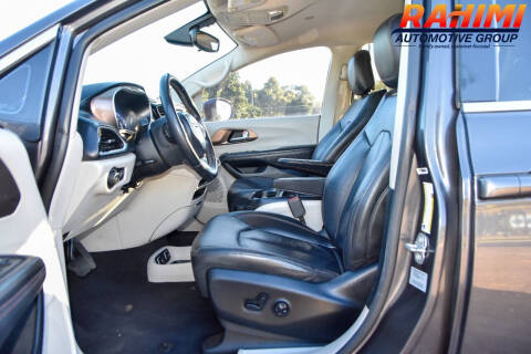 2017 Chrysler Pacifica Touring-L