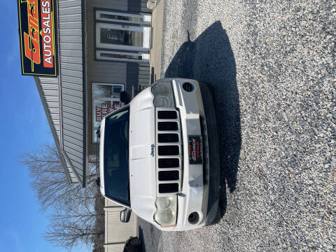 2006 Jeep Grand Cherokee for sale at GENE'S AUTO SALES in Selbyville DE