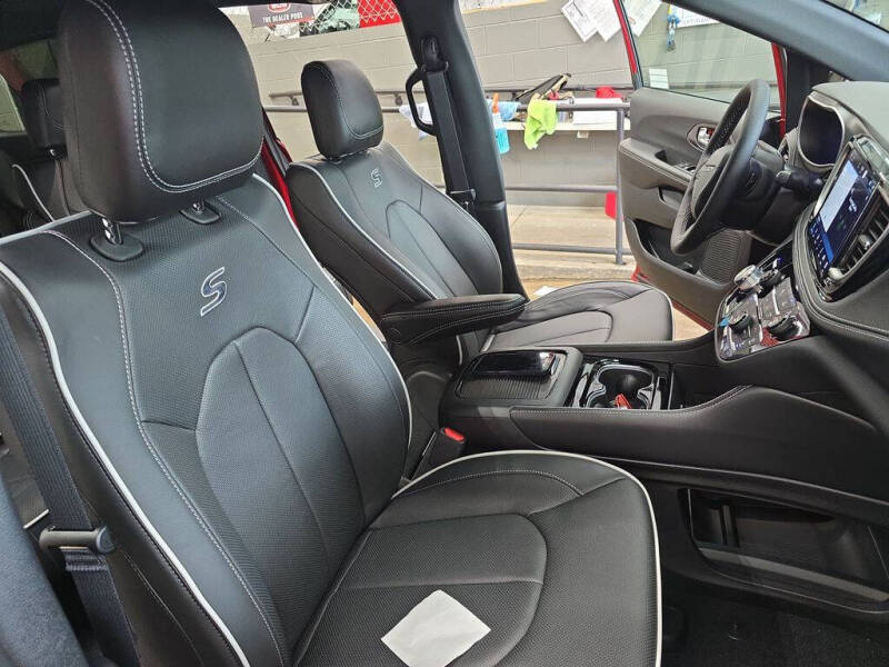 2027 Chrysler Pacifica Limited